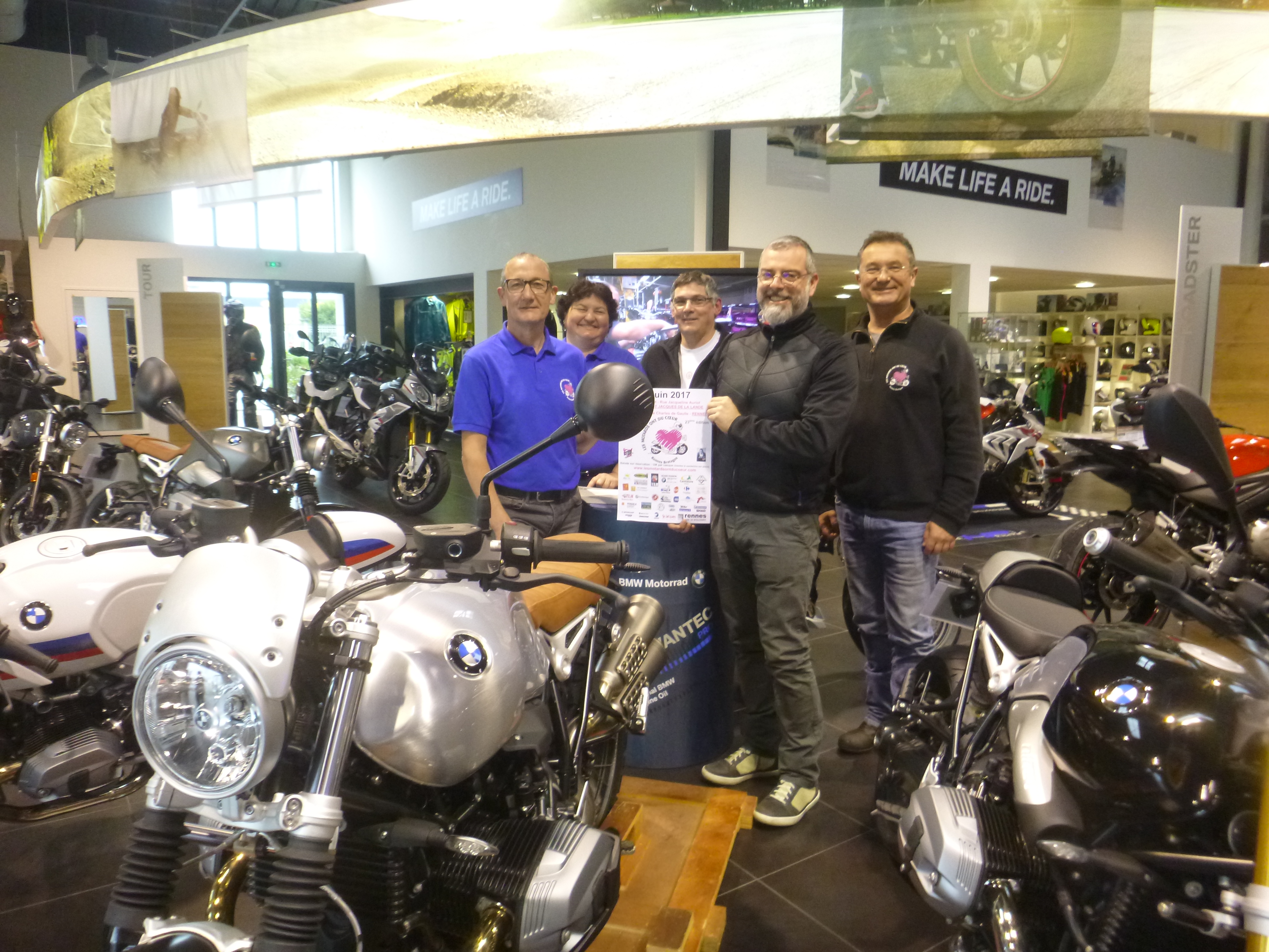 Remise du chèque par Boxer Passion aux Motards ont du Cœur